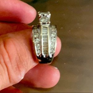 Womens wedding ring 3.95 carrots